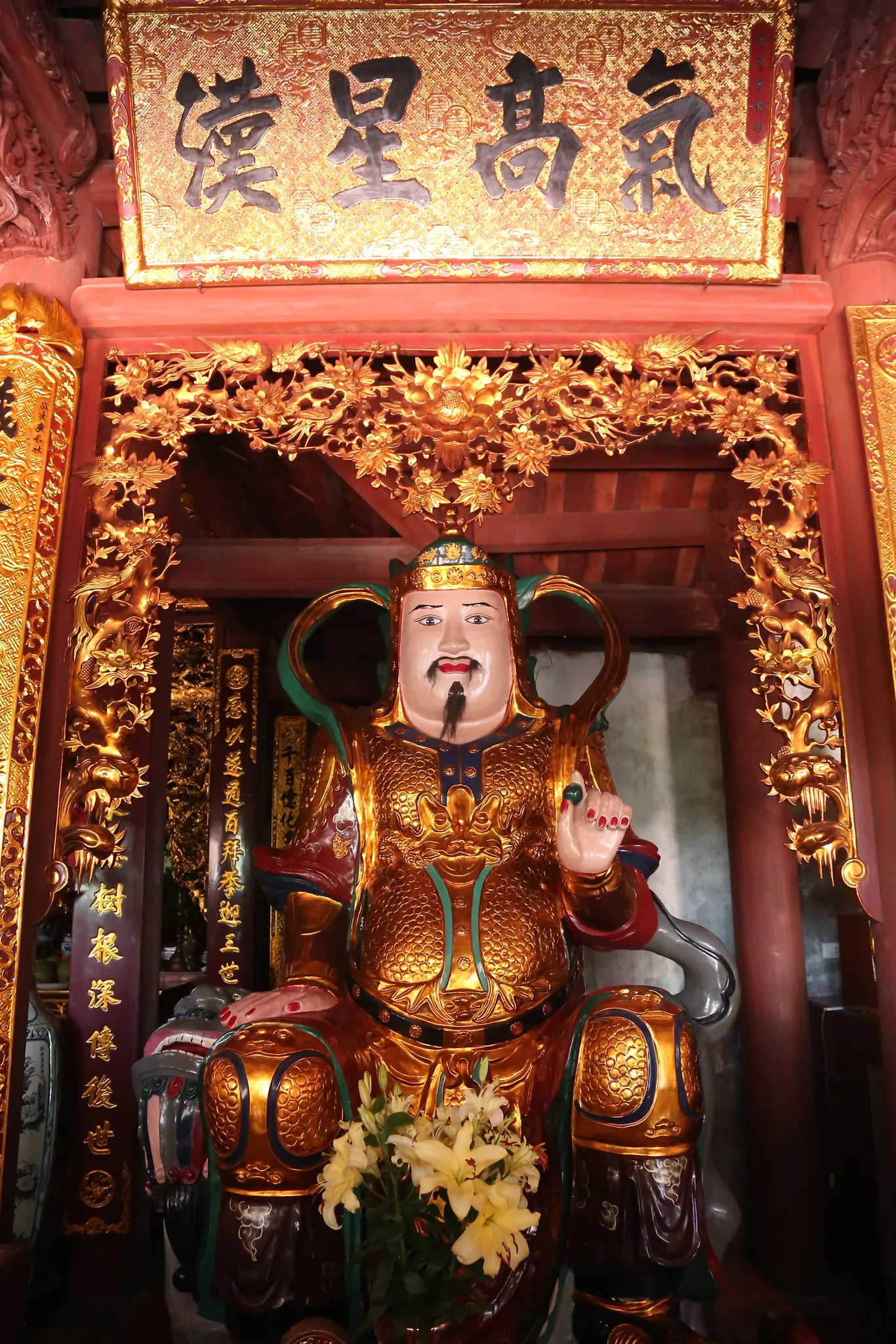 Tượng đức ông trong chùa Đại Bi