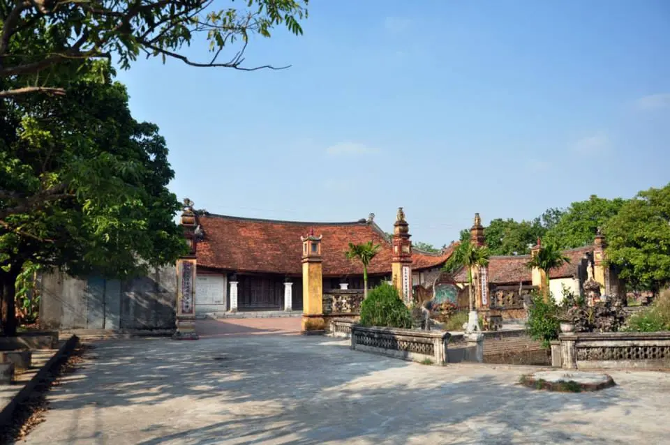 Khuôn viên Đình Phất Lộc