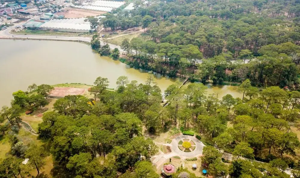 Hồ Than Thở chụp từ trên cao