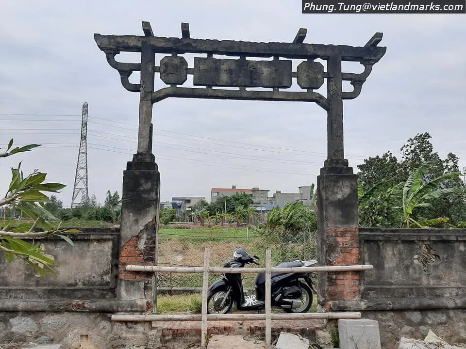 Cổng Lăng mộ Nguyễn Tuyên