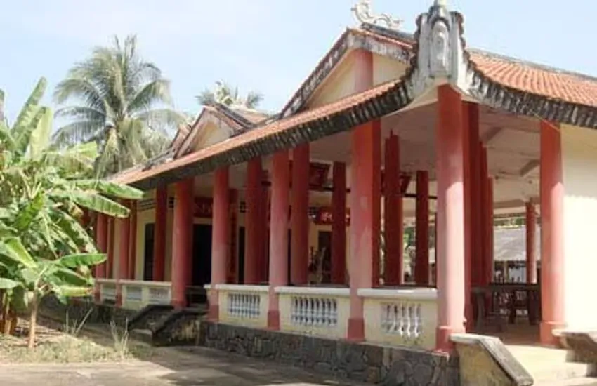 Tam quan Đình Rắn