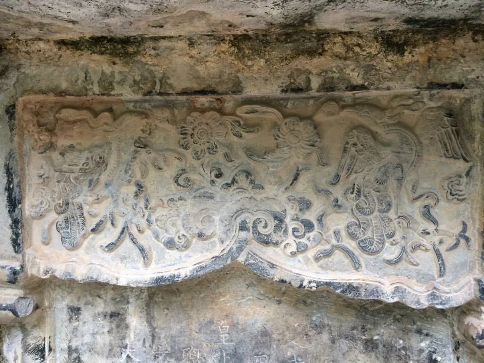 Hoa văn trên Lăng điền Quận công Nguyễn Huy