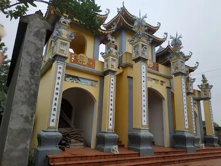 Cổng đình Quảng Nguyên