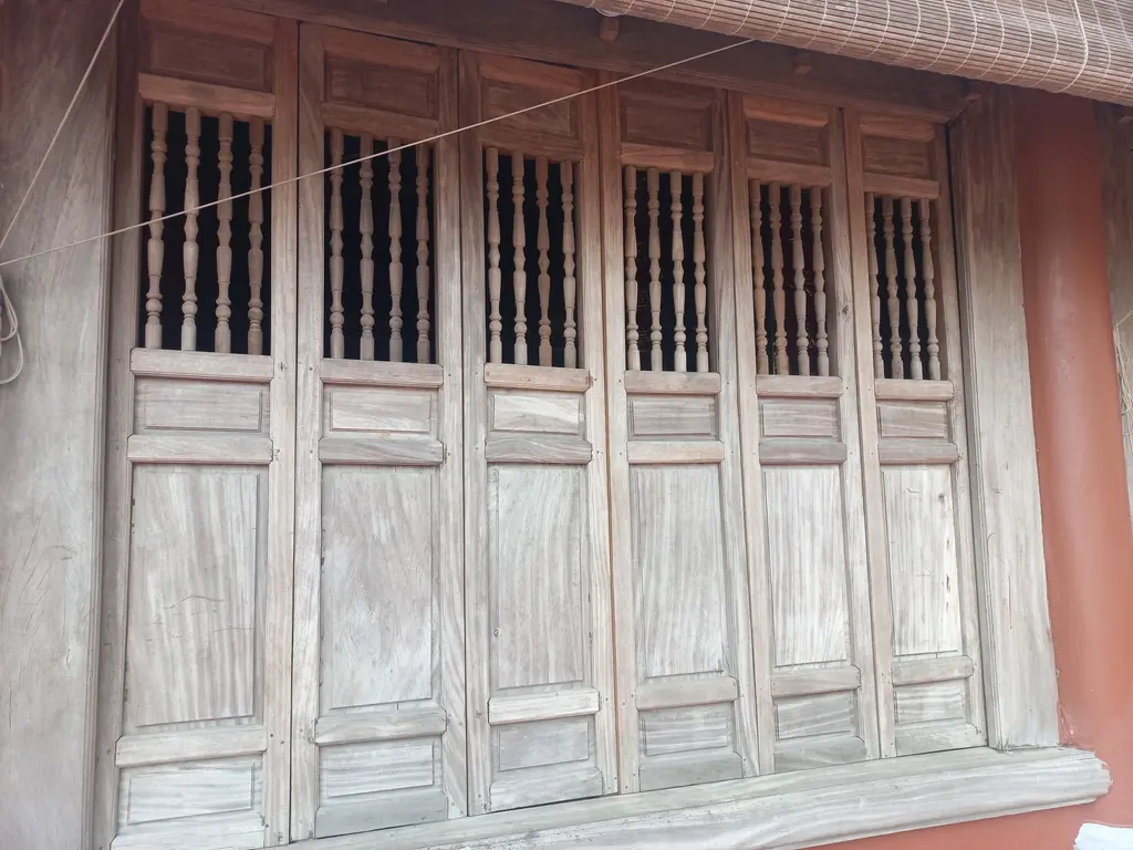 Cửa gỗ Đình Làng Phú Vinh