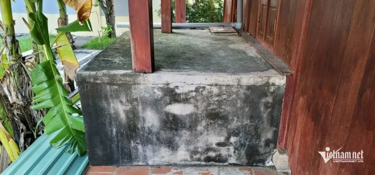 Hầm bí mật được ngụy trang dưới bể chứa nước