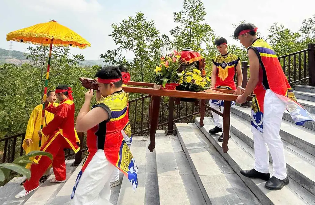 Lễ rước nước tại Lễ hội Chùa Kim Phong – Núi Thần Đinh