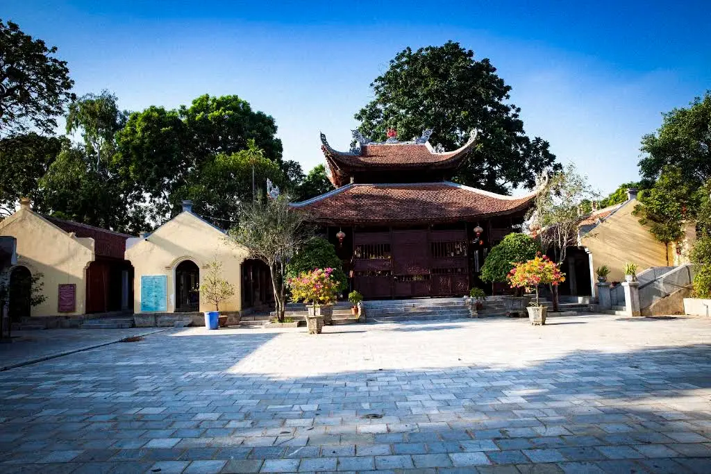 Không gian cảnh quan bên ngoài Đền Dương Liễu