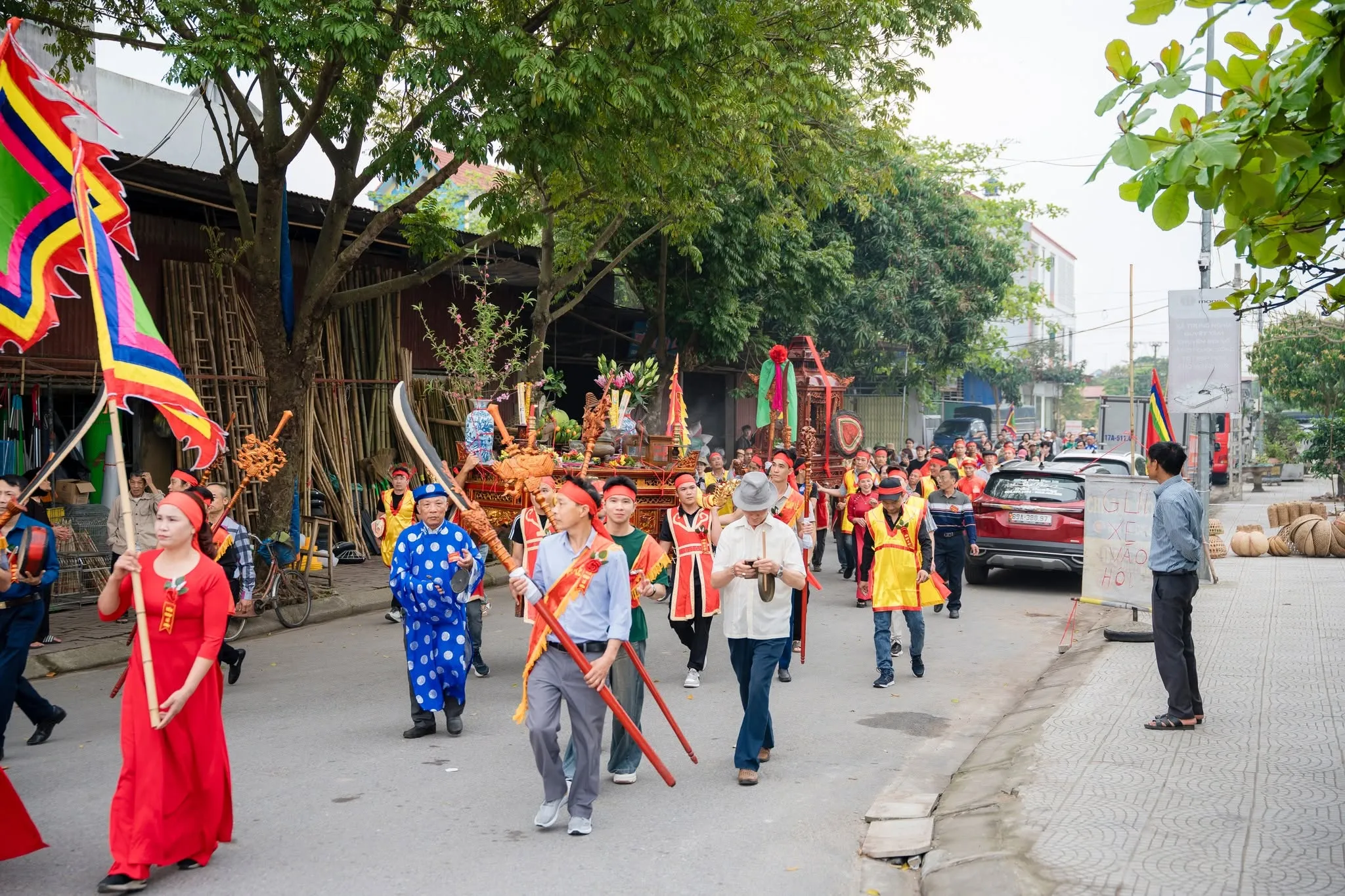 Đoàn rước tại Lễ hội làng Đào Đặng