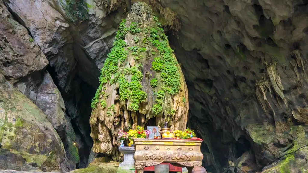Hình ảnh Động Hương Tích trong Quần Thể Di Tích Hương Sơn