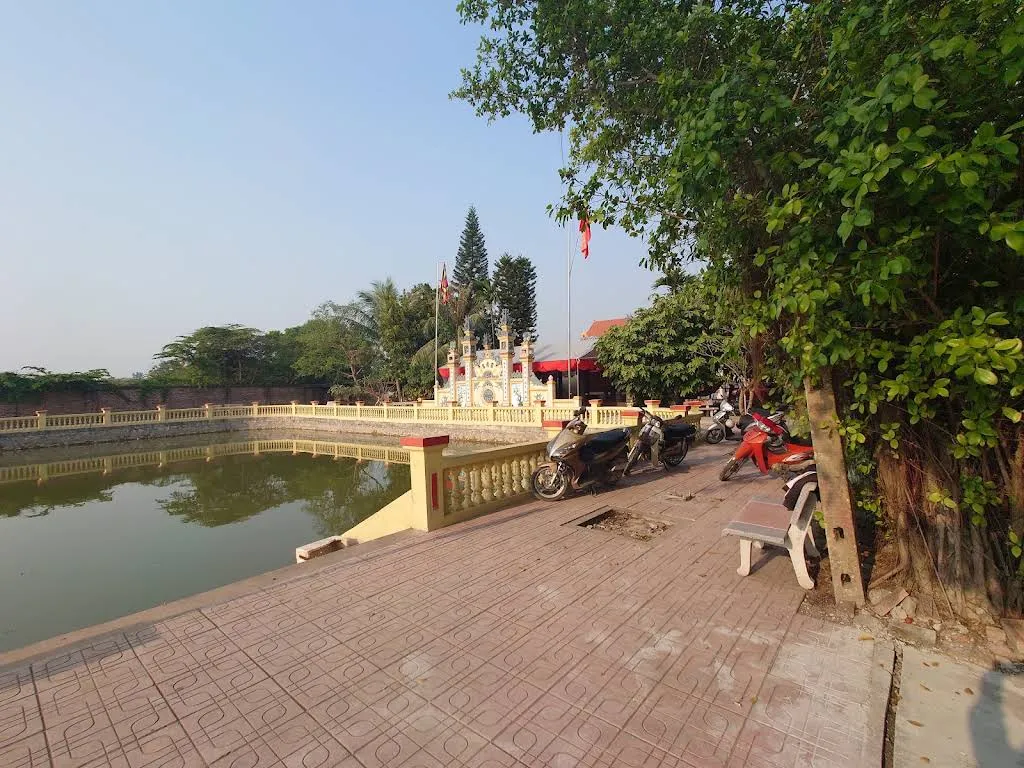Cảnh quan bên ngoài Chùa Diên Phúc