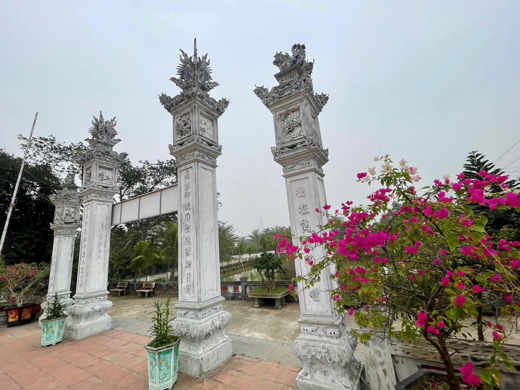 Cảnh quan di tích Đình Phú Tàng