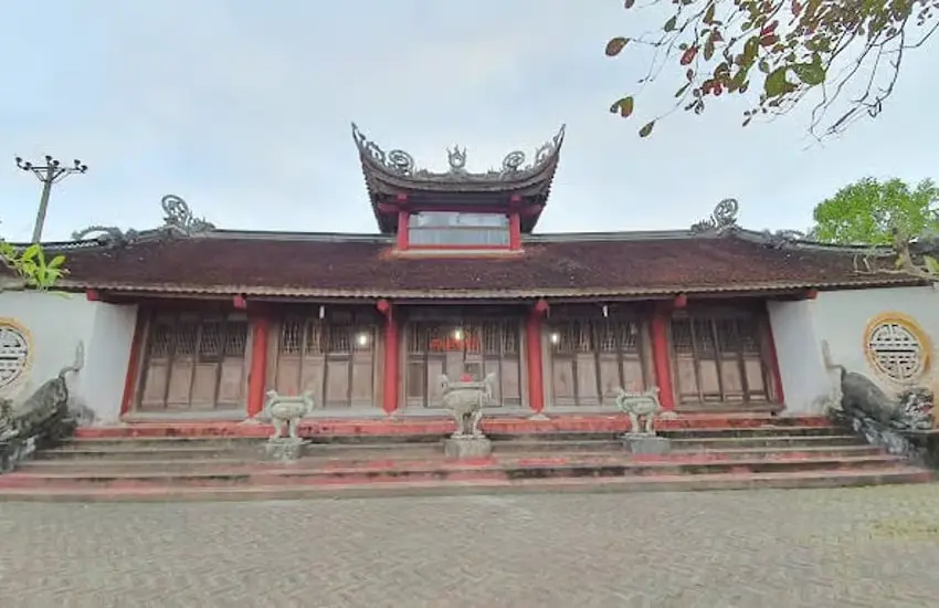 Khuôn viên Chùa Bạch Hào