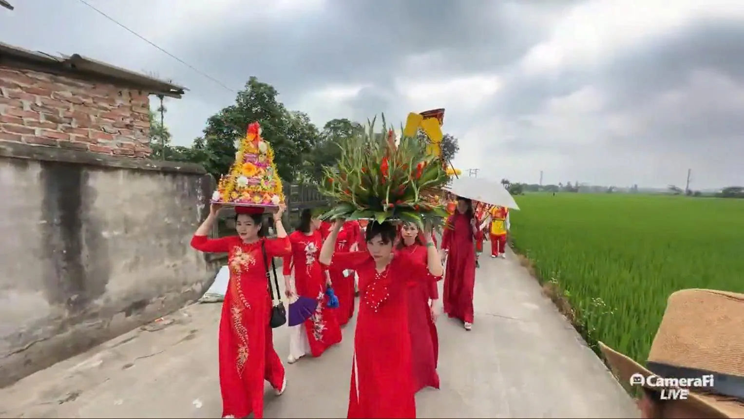 Đoàn rước Lễ hội Chùa Hương Thủy