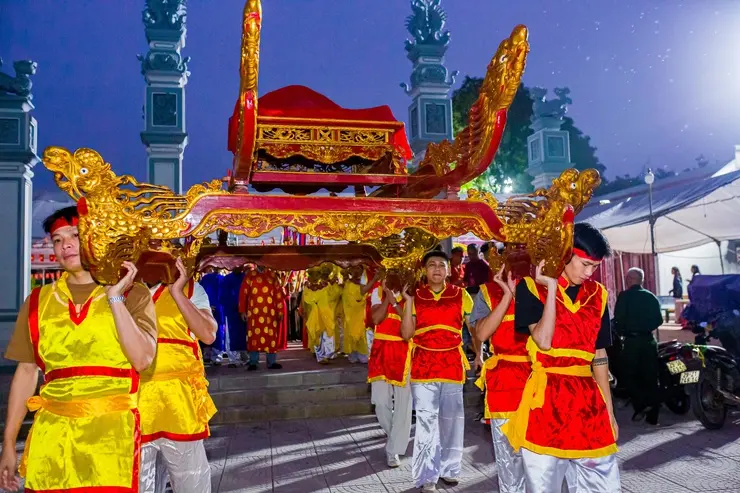 Rước kiệu Hội đình Thạch Lỗi