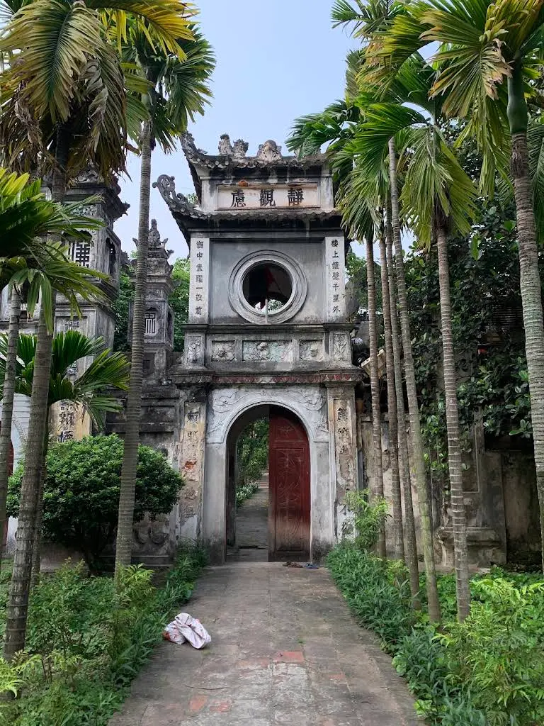 Cổng chủa Chùa Bát Tháp