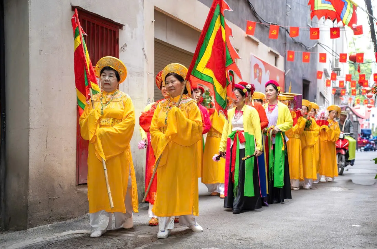 Lễ rước tại Hội đền Trung Nha