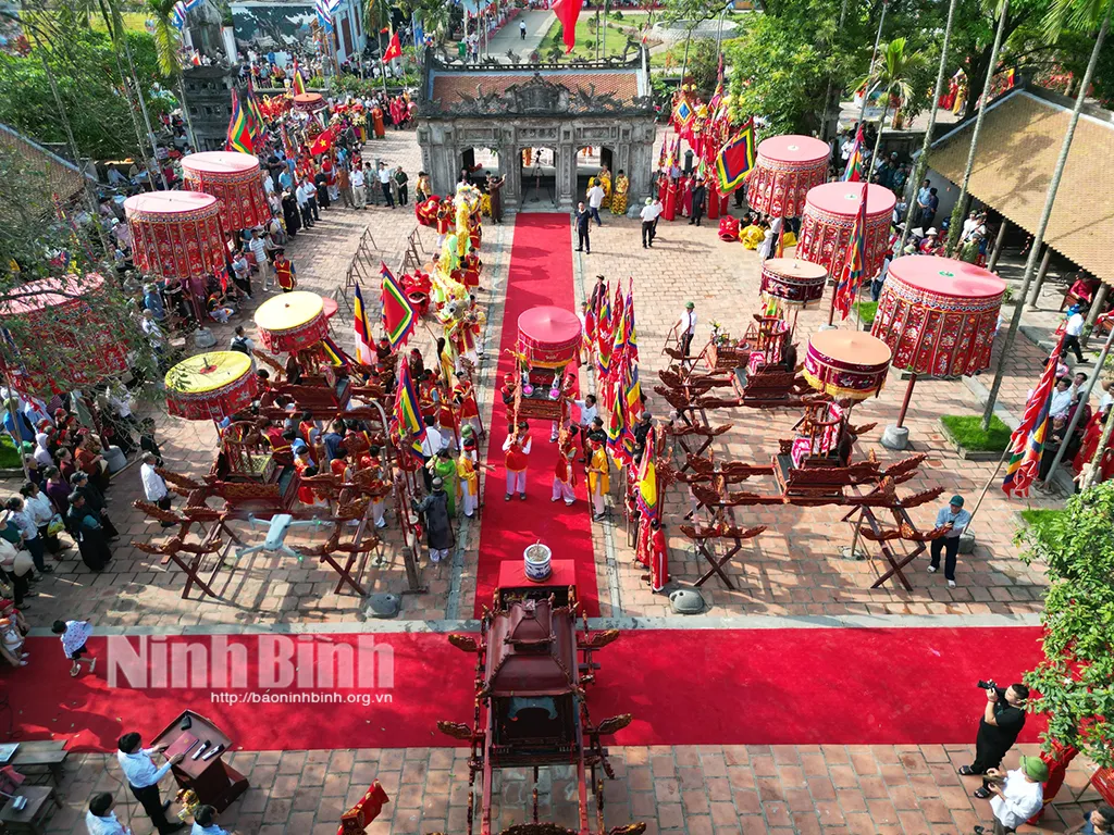 Toàn cảnh Lễ hội Đền Thánh Nguyễn