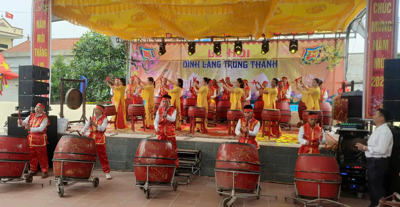 Màn trống khai hội tại Hội đình Trung Thành