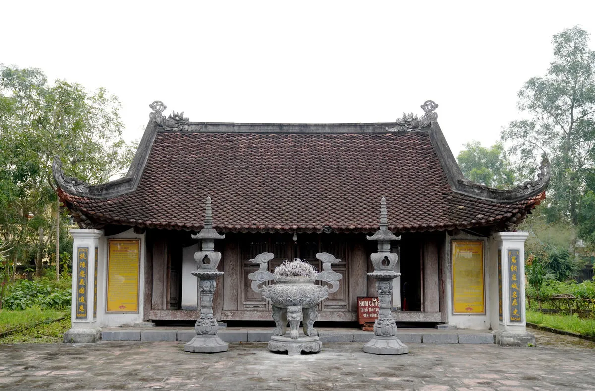 Cảnh quan Đền thờ Nguyễn Biểu