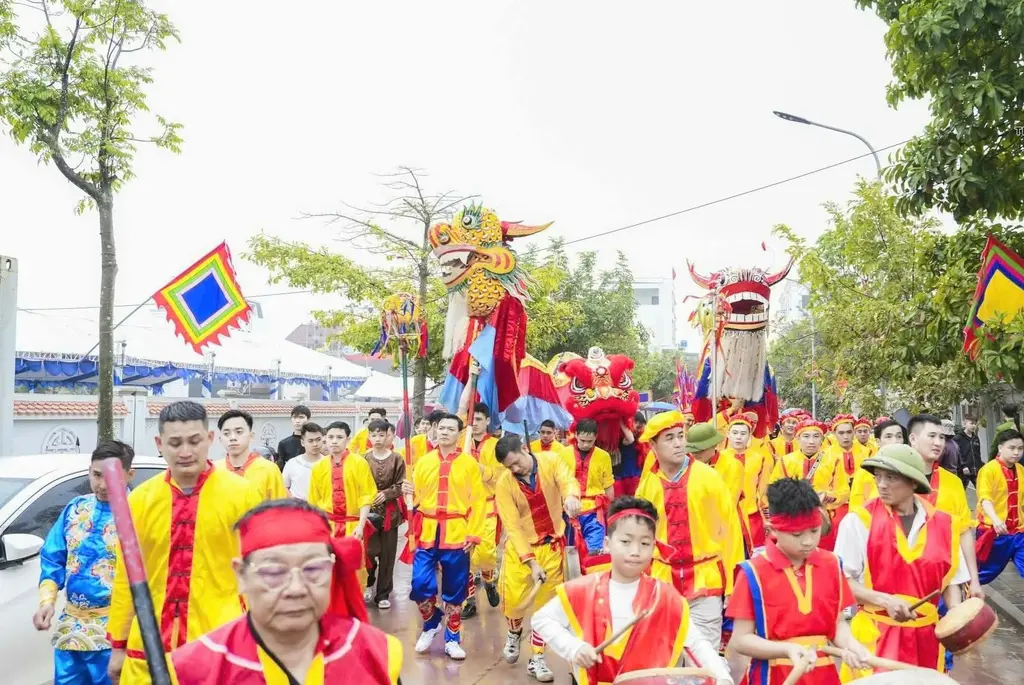 Đoàn rước Lễ hội thờ Đức Triệu Việt Vương