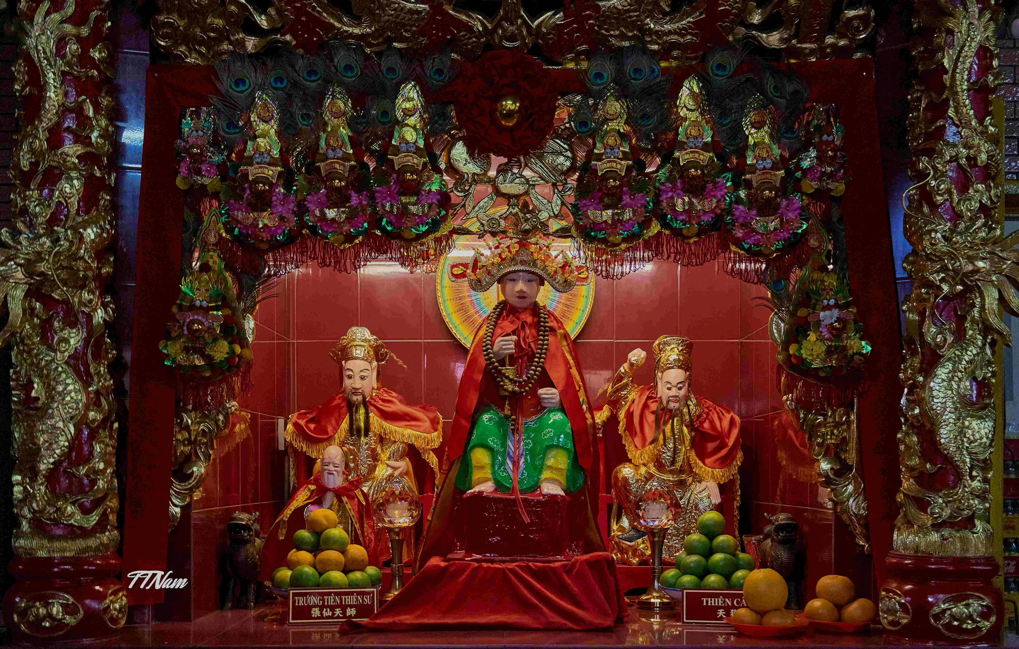 Tượng thờ trong Hội quán Ôn Lăng