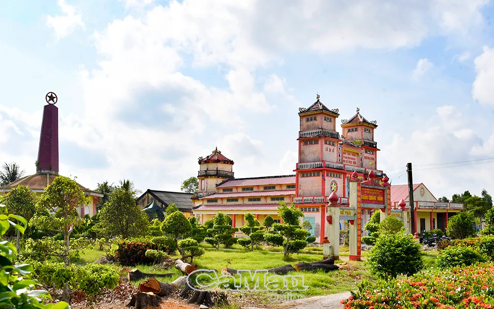 Khuôn viên Di tích Giồng Bốm
