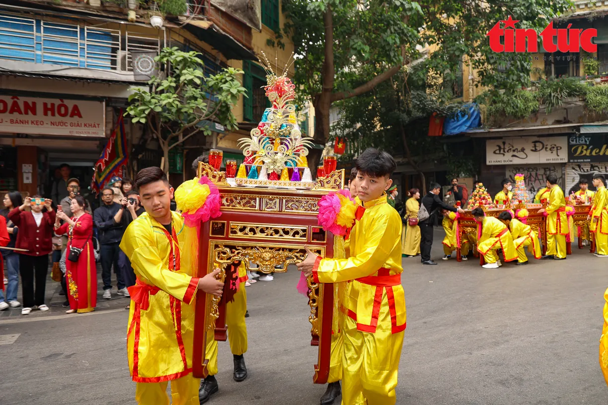 Lễ tiến Xuân Ngưu tại Hội đền Bạch Mã