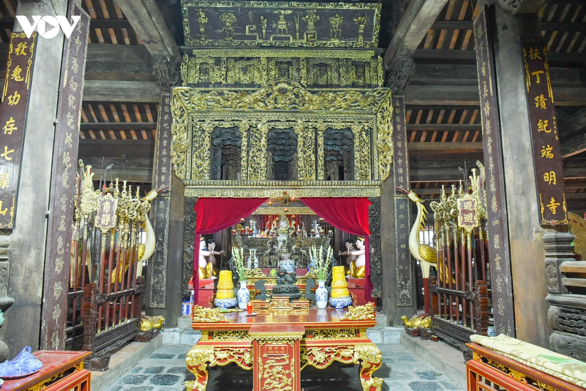 Cửa võng đình Thổ Hà bên trong 