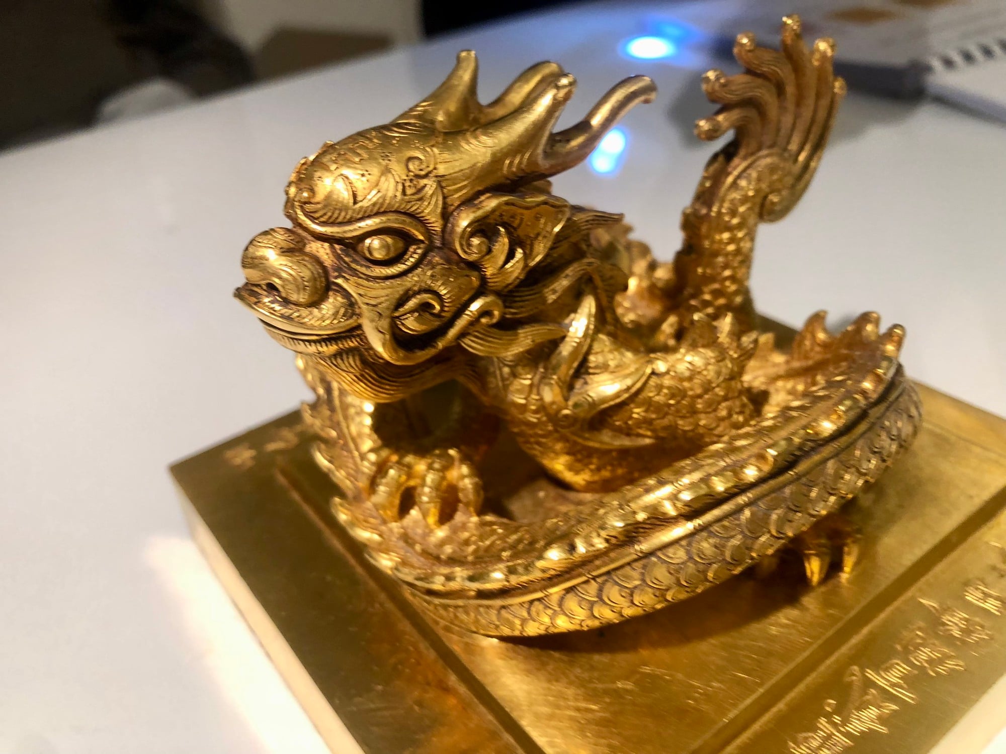Ấn vàng "Hoàng đế chi bảo"