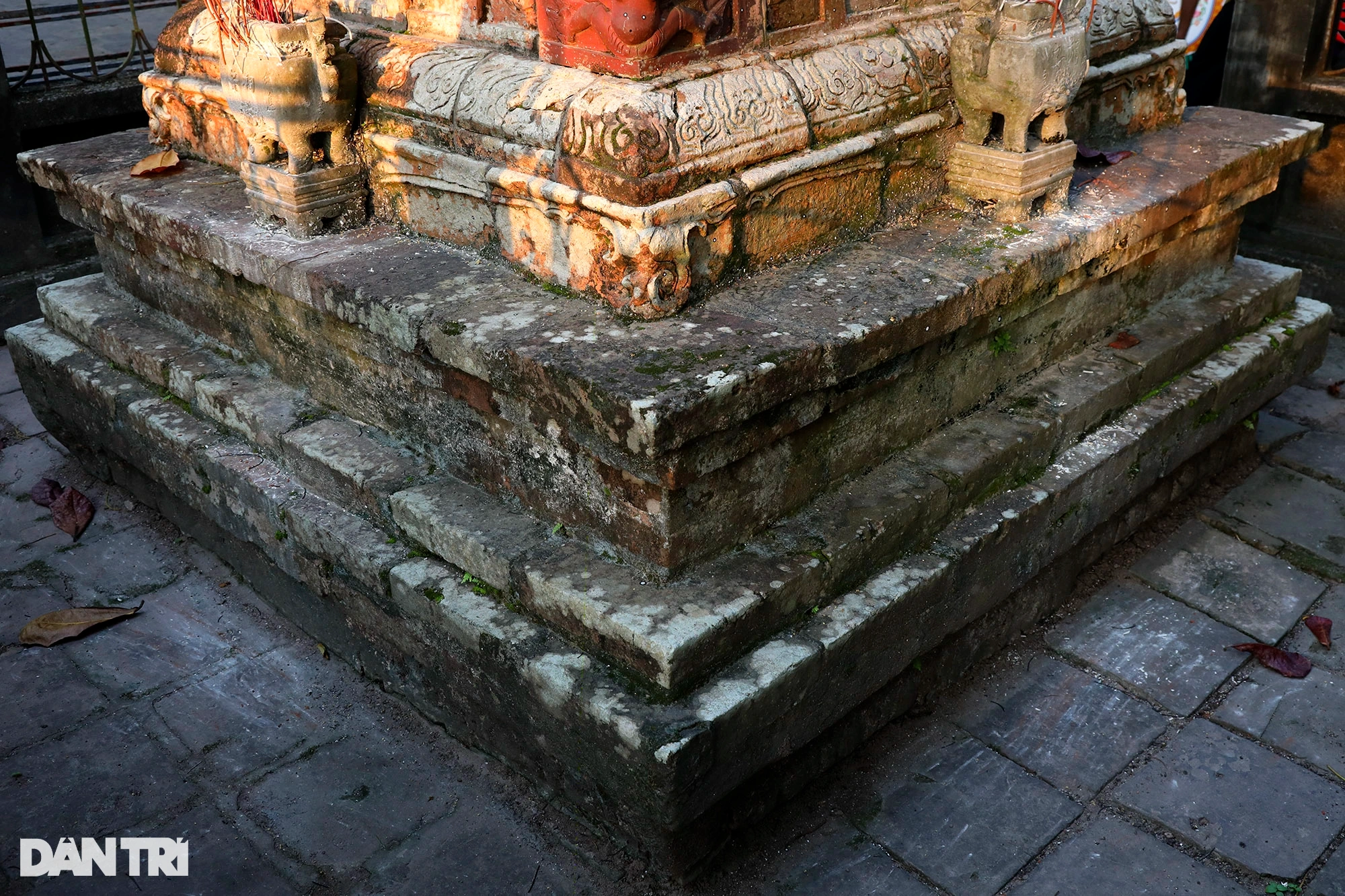 Bệ tháp đất nung ở đền An Xá