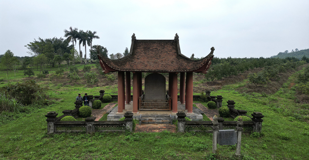 Tổng thể Đại Việt Lam Sơn Kính lăng bi – Bia Lăng Vua Lê Túc Tông