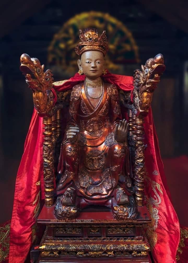 Cận cảnh tượng mẫu Âu Cơ