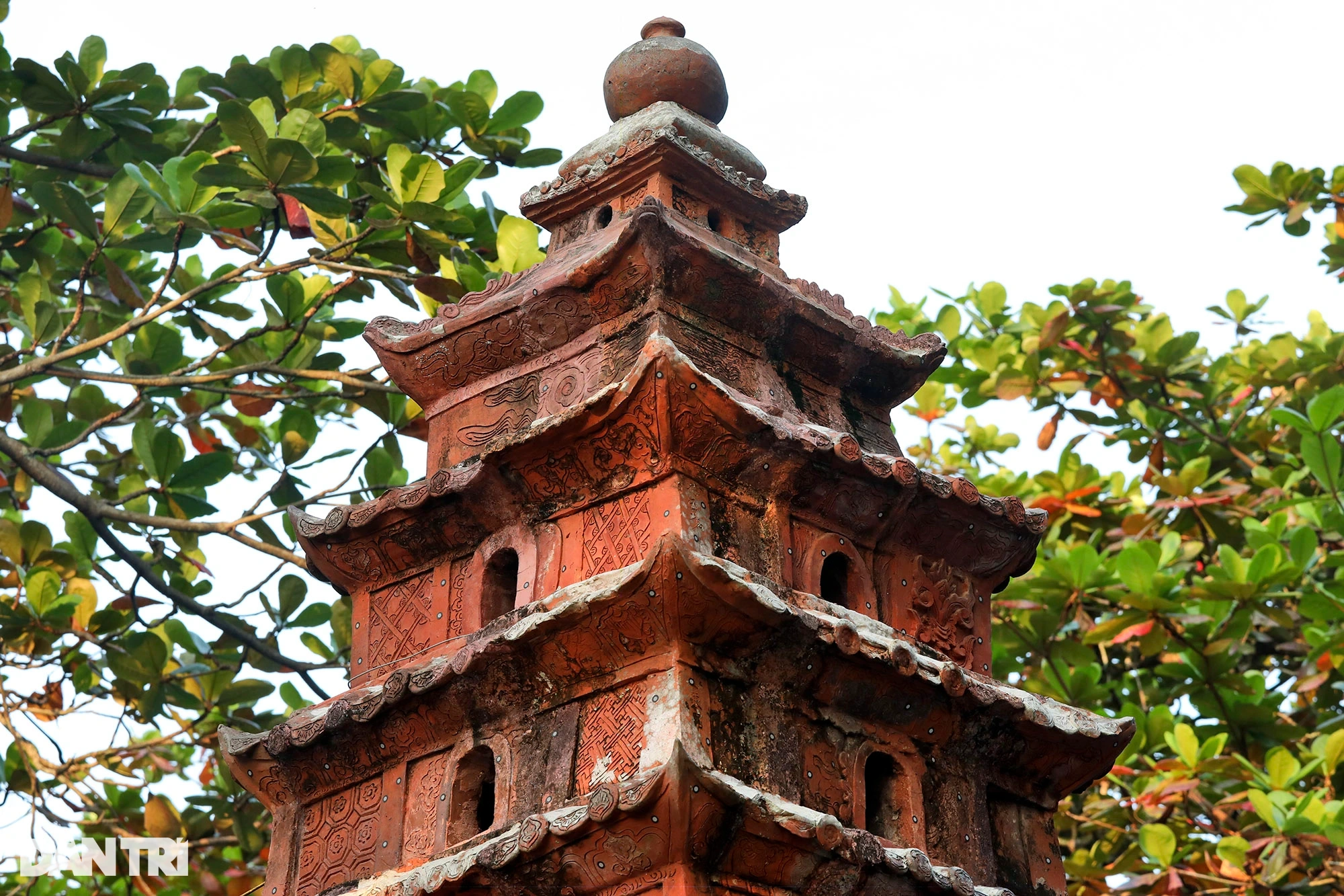Đỉnh tháp đất nung đền An Xá