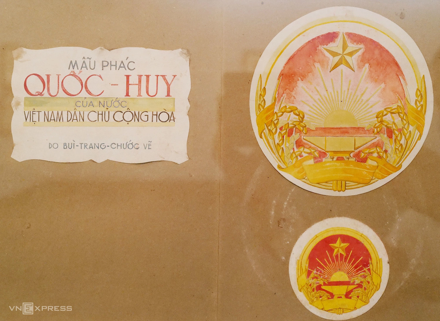 Phác thảo mẫu Quốc huy Việt Nam - họa sĩ Bùi Trang Chước