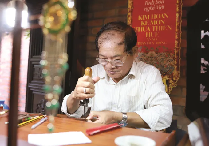 Nghệ nhân Trần Duy Mong – gửi hồn cố đô vào từng tác phẩm kim hoàn