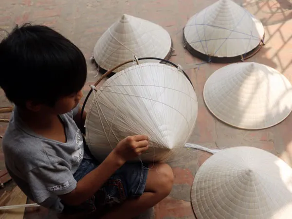 Làng Phú Châu – nơi những chiếc nón lá lưu giữ hồn quê