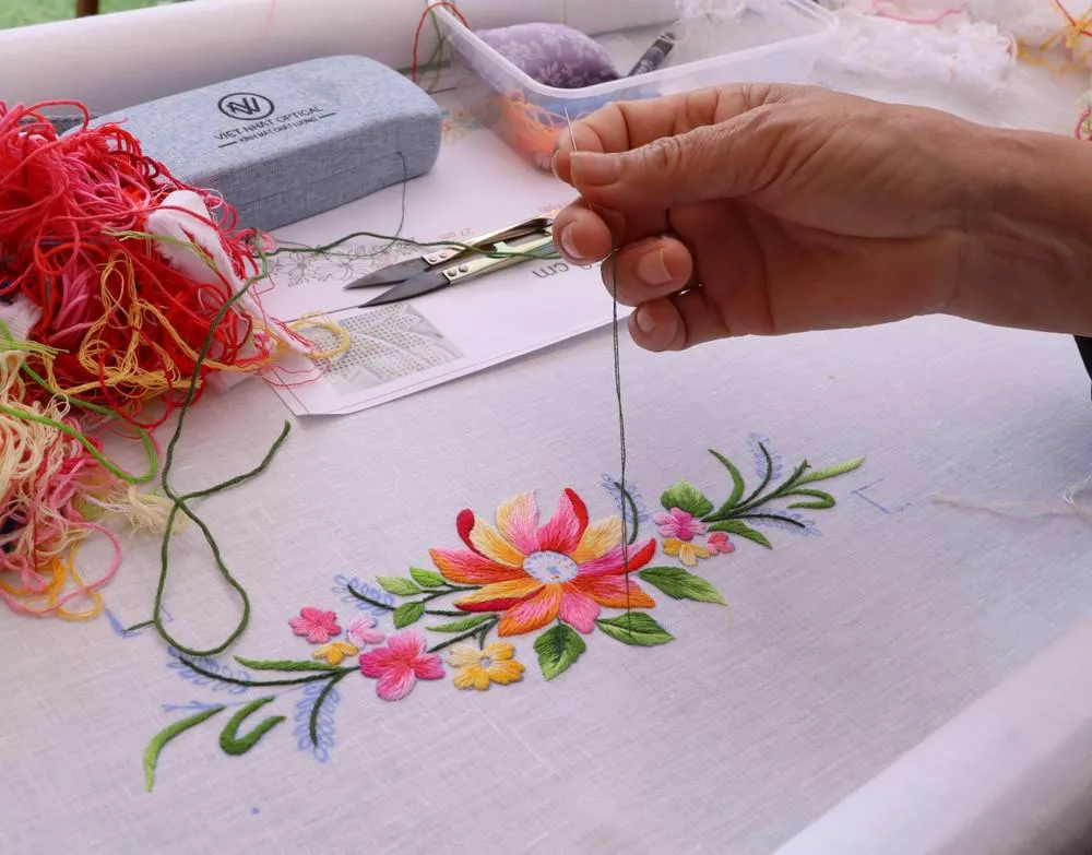Làng thêu ren Văn Lâm – nơi những sợi chỉ kể chuyện văn hóa