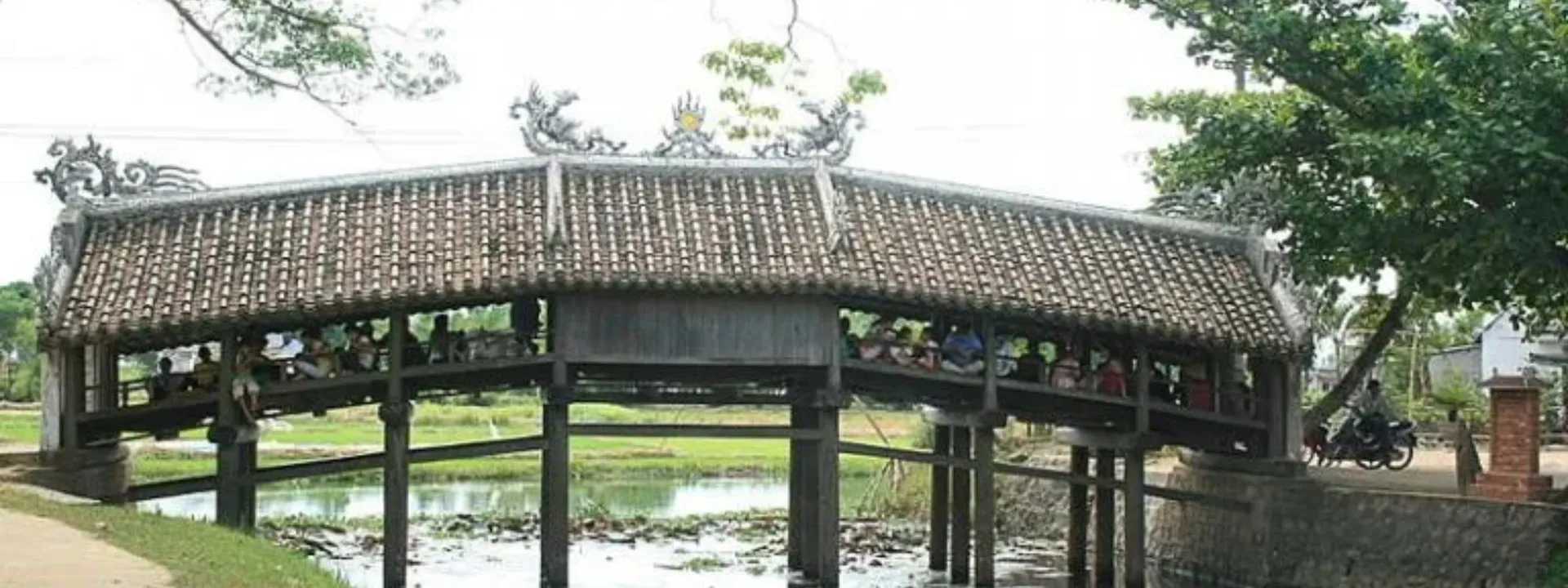 Cầu ngói Thanh Toàn