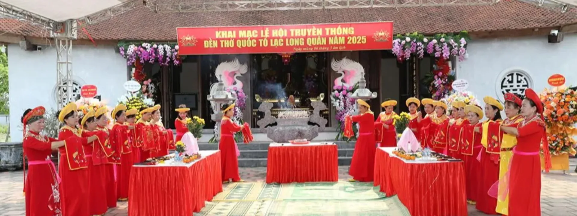 Lễ hội đền Lạc Long Quân