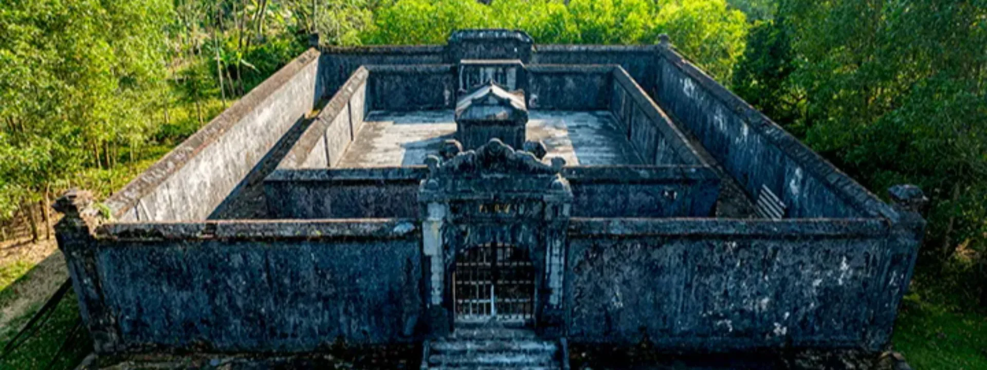 Lăng Hiếu Đông (thuộc Quần Thể Lăng Tẩm Hoàng Gia Nguyễn)