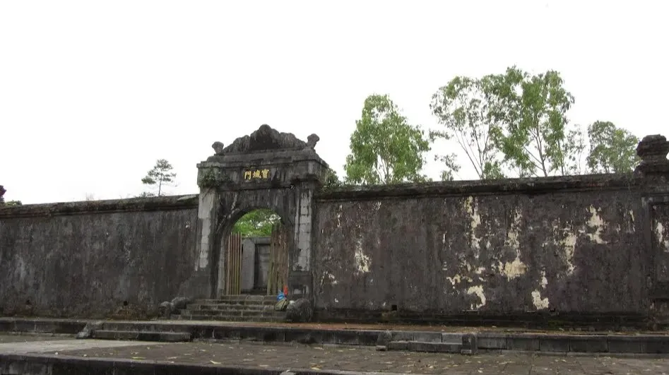 Lăng Hiếu Đông (thuộc Quần Thể Lăng Tẩm Hoàng Gia Nguyễn)