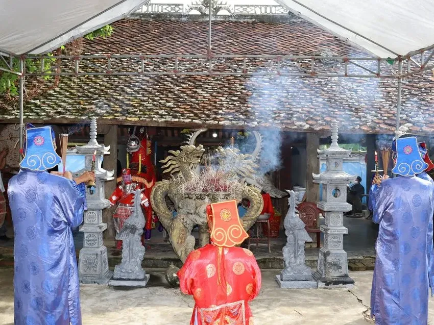 Lễ hội Đền Linh Kiếm