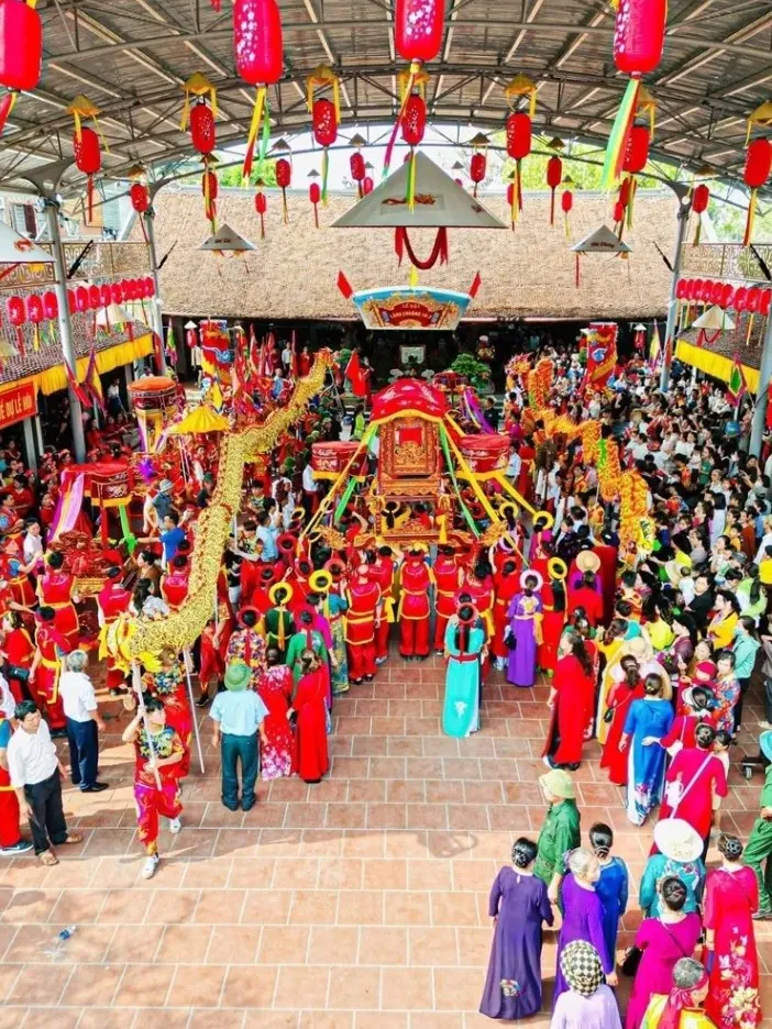 Hội làng Chuông