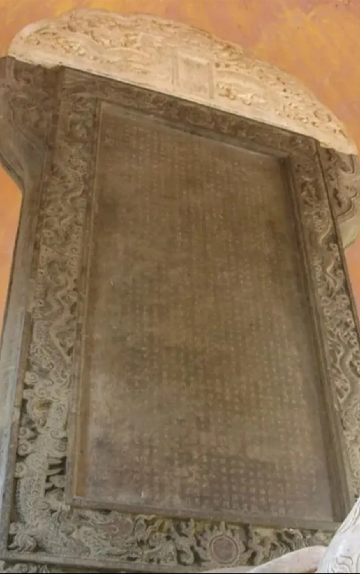 Bia “Ngự kiến Thiên Mụ tự”