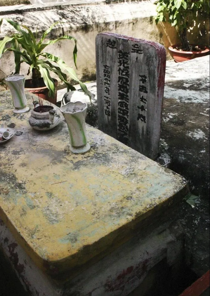 Mộ Phan Tấn Huỳnh