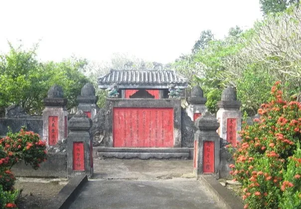 Lăng và Đền thờ Nguyễn Huỳnh Đức