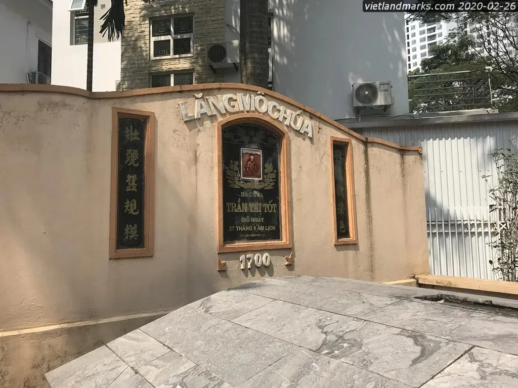 Lăng bà chúa Trần Thị Tốt
