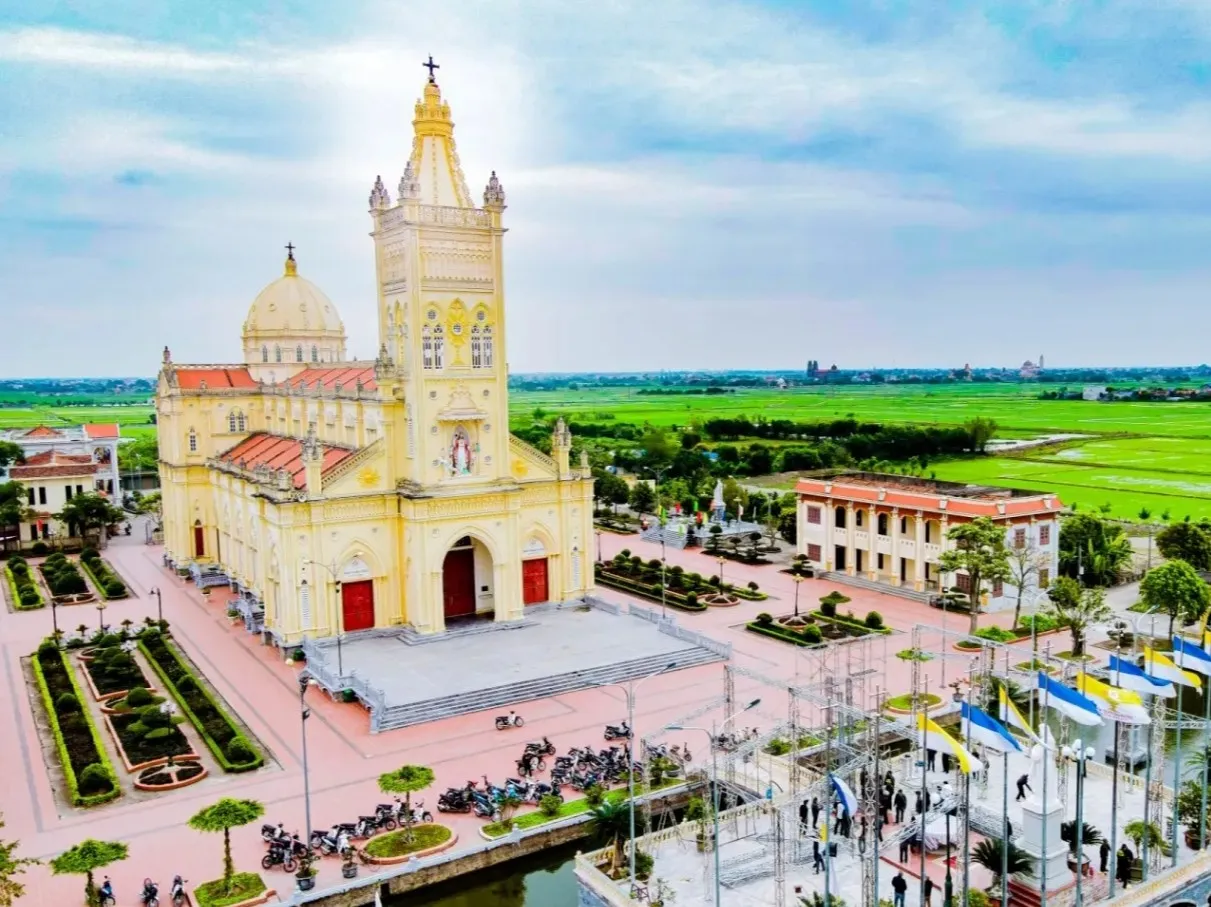 Tổng quan Đền Thánh Báo Đáp