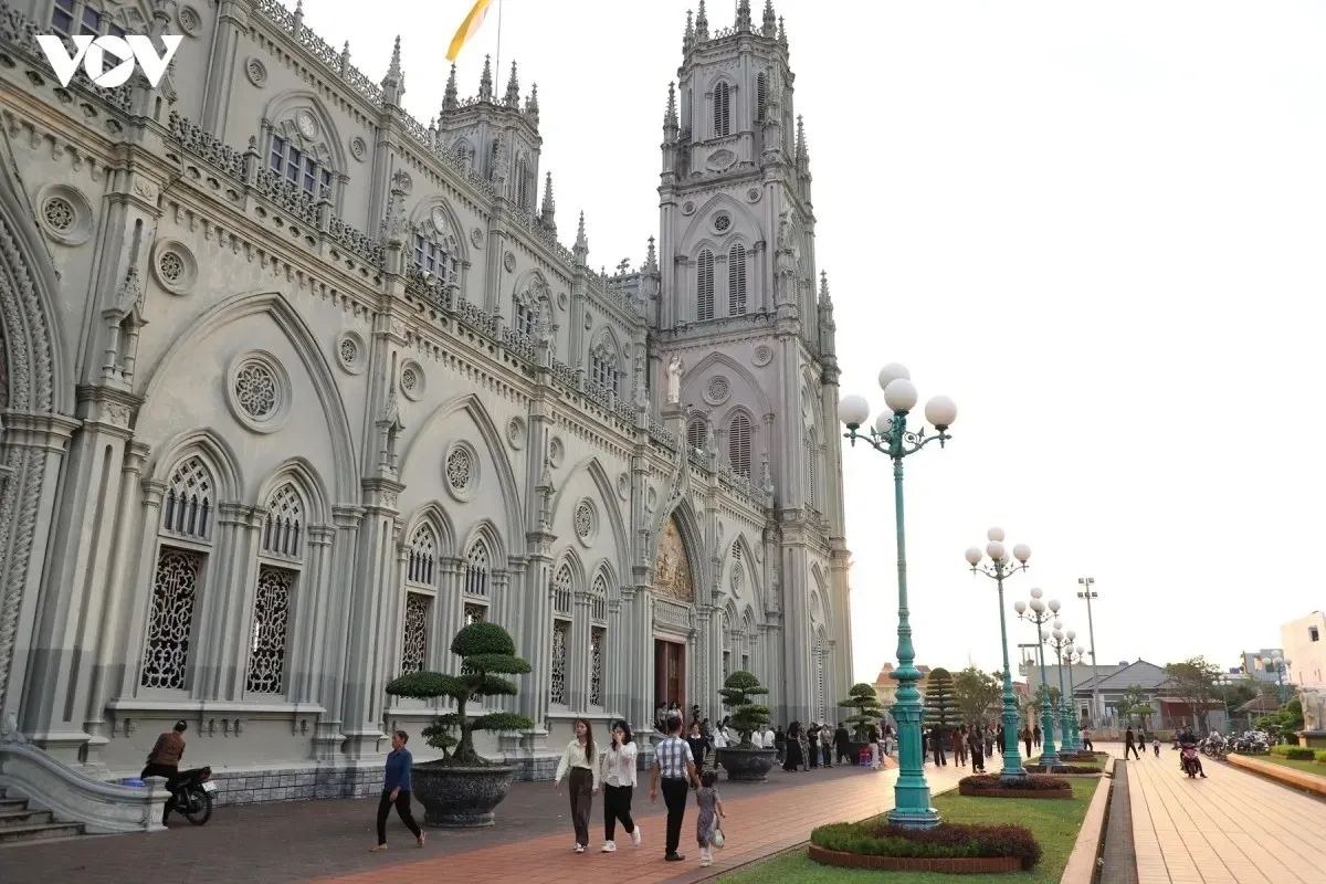 Đền Thánh Kiên Lao