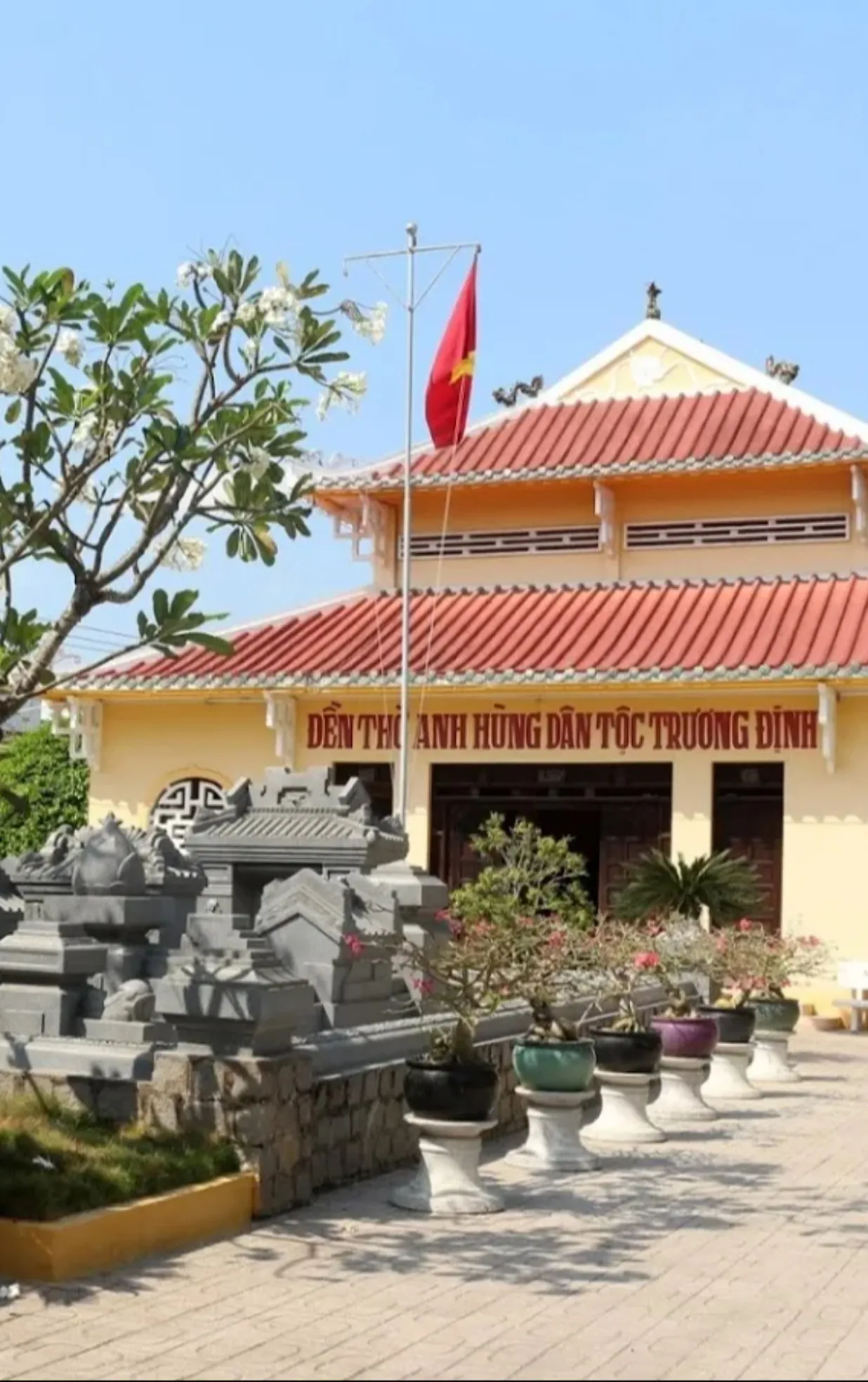 Lăng mộ và Đền thờ Trương Định